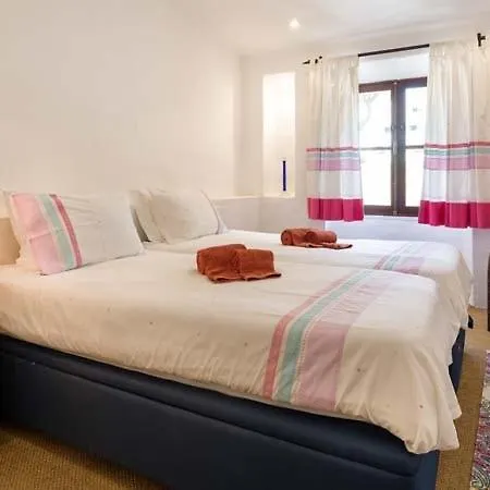Villa Sleeps 12 With Pool Air Con And Wifi