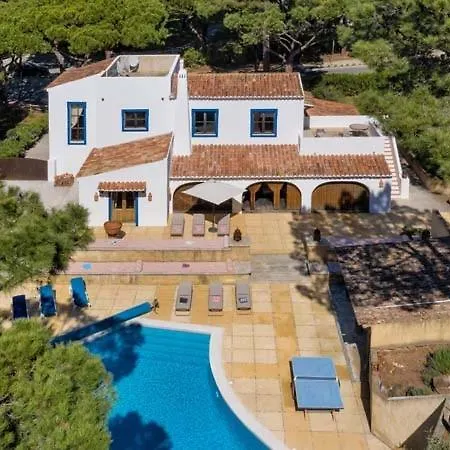 Sleeps 12 With Pool Air Con And Wifi